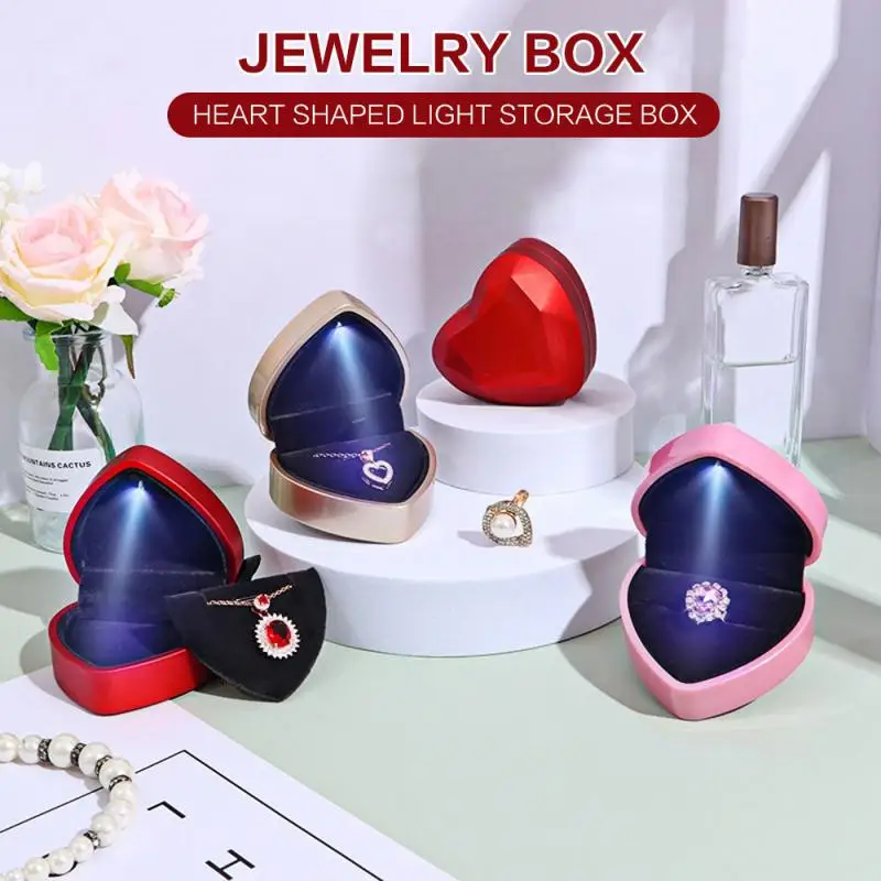 Кольцо с лампой в форме сердца