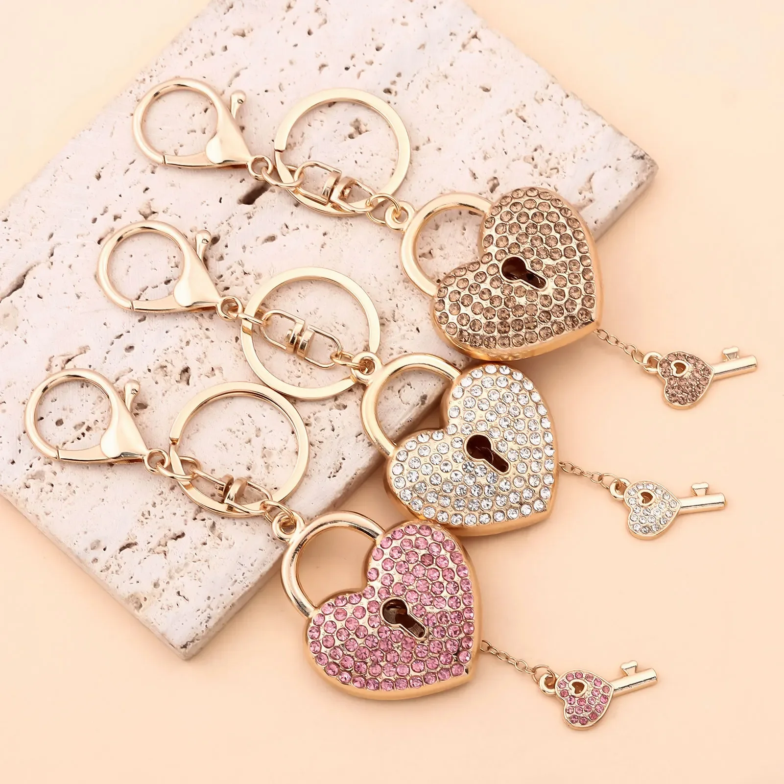 Sparkling Crystal Love Lock Key Chain Women's Luxury Handbag Pendant Souvenir Gift for Friends Jewelry Accessories