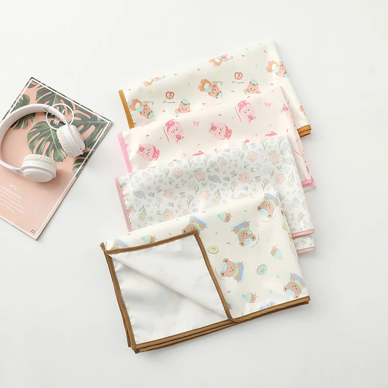 غطاء حصيرة تغيير حفاضات الأطفال مقاوم للماء وقابل لإعادة الاستخدام لحديثي الولادة ورقة مرتبة أرضية متعددة الاستخدام