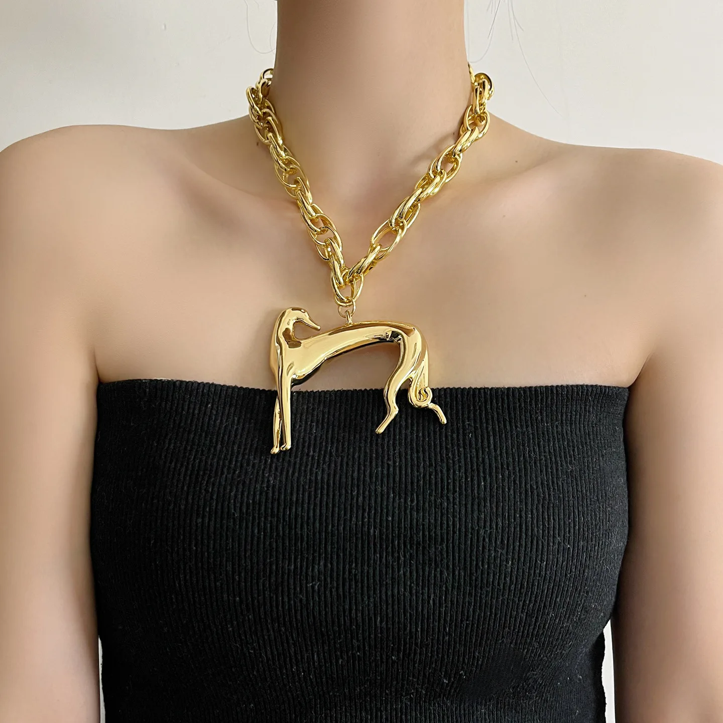 Shiny Gold Chunky Chain Necklace Sleek Greyhound Dog Sculpture Pendant Retro Exaggerated Animal Charm Women Runway Party Jewelry