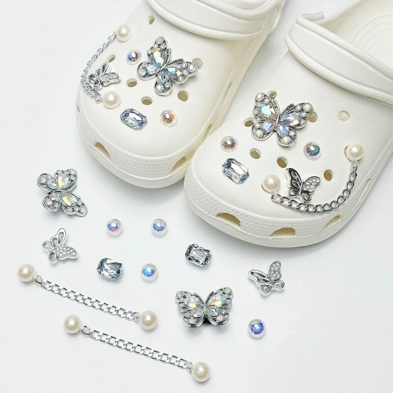 Fashionable shoe accessory set, made of metal, with a shoe chain clasp, removable, suitable for sandals and flip-flops.