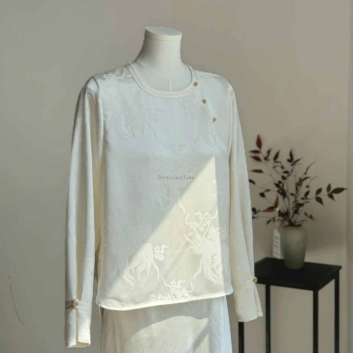 

2025 new chinese retro style white jacquard round collar long sleeve shirt base laye spring summer loose style tang suit blouse