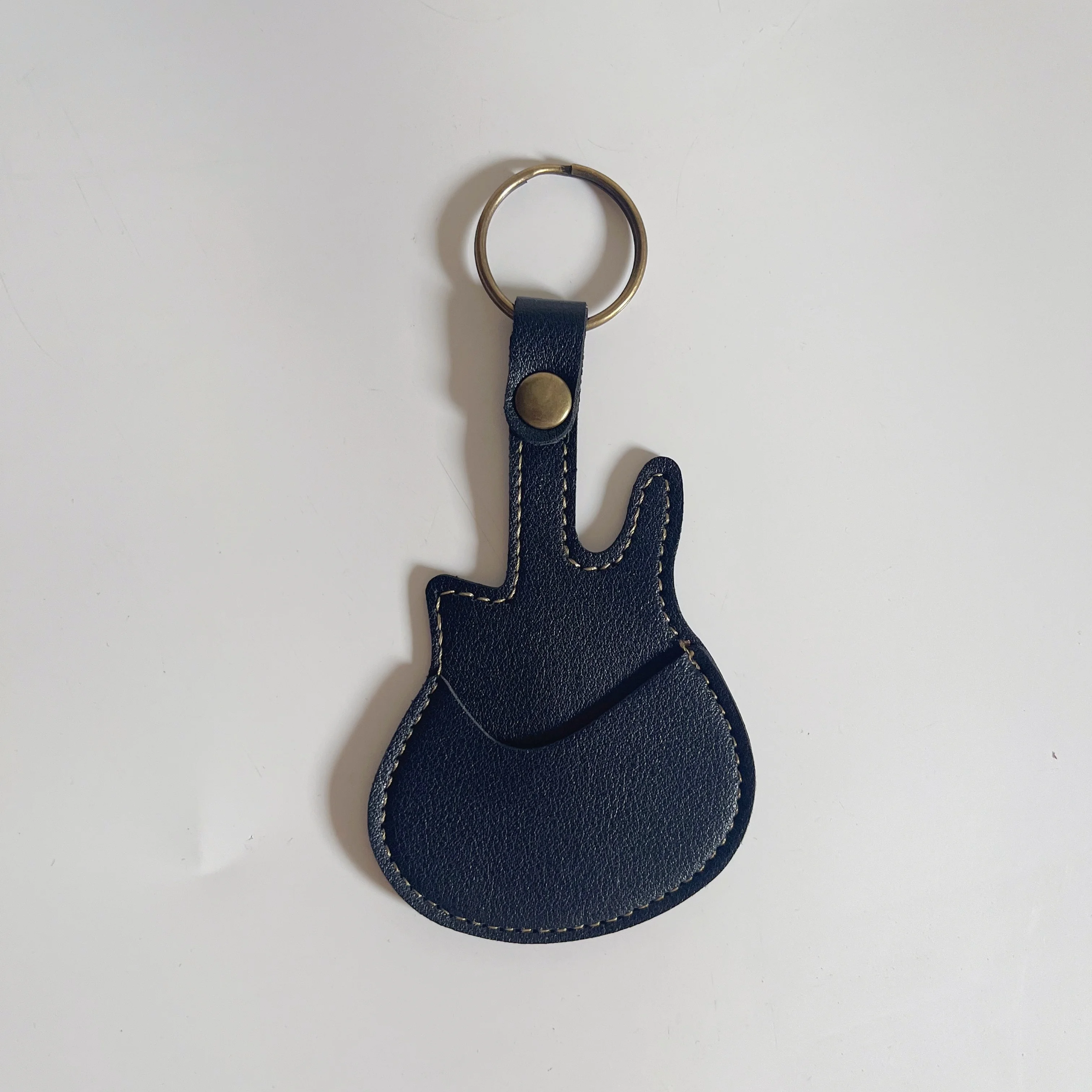 Leather Guitar Pick Bag Guitar Pick Holder Case Guitar Shape with Key Ring String Instrument Accessories