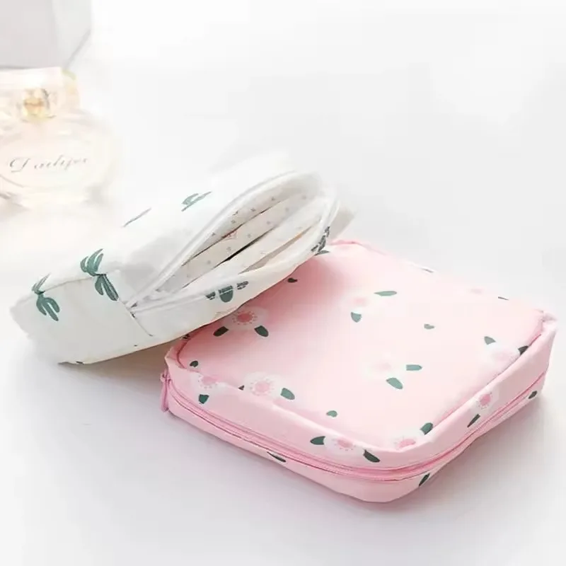 1/2PCS Women Sanitary Napkin Storage Bag Portable Cartoon Or