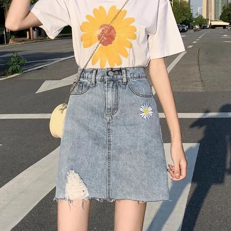 

Женская джинсовая мини-юбка с узором «ромашки», с завышенной талией, облегающая, А-силуэт, асимметричная, летняя, весенняя, осенняя, трендовая модель 2026 года