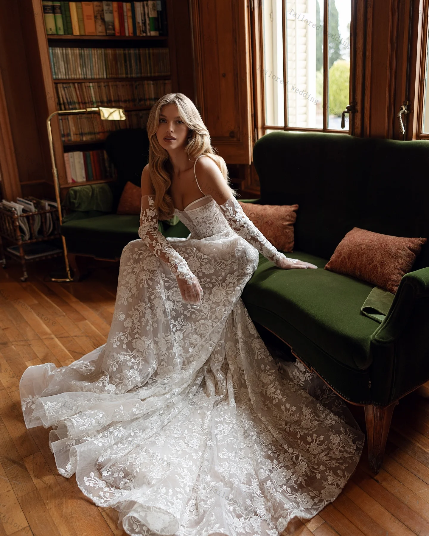 

White Sheath Women Wedding Dresses Appliqued Lace Sexy Stripe Bridal Gown Sleeveless Customized Lace Up Back Robe
