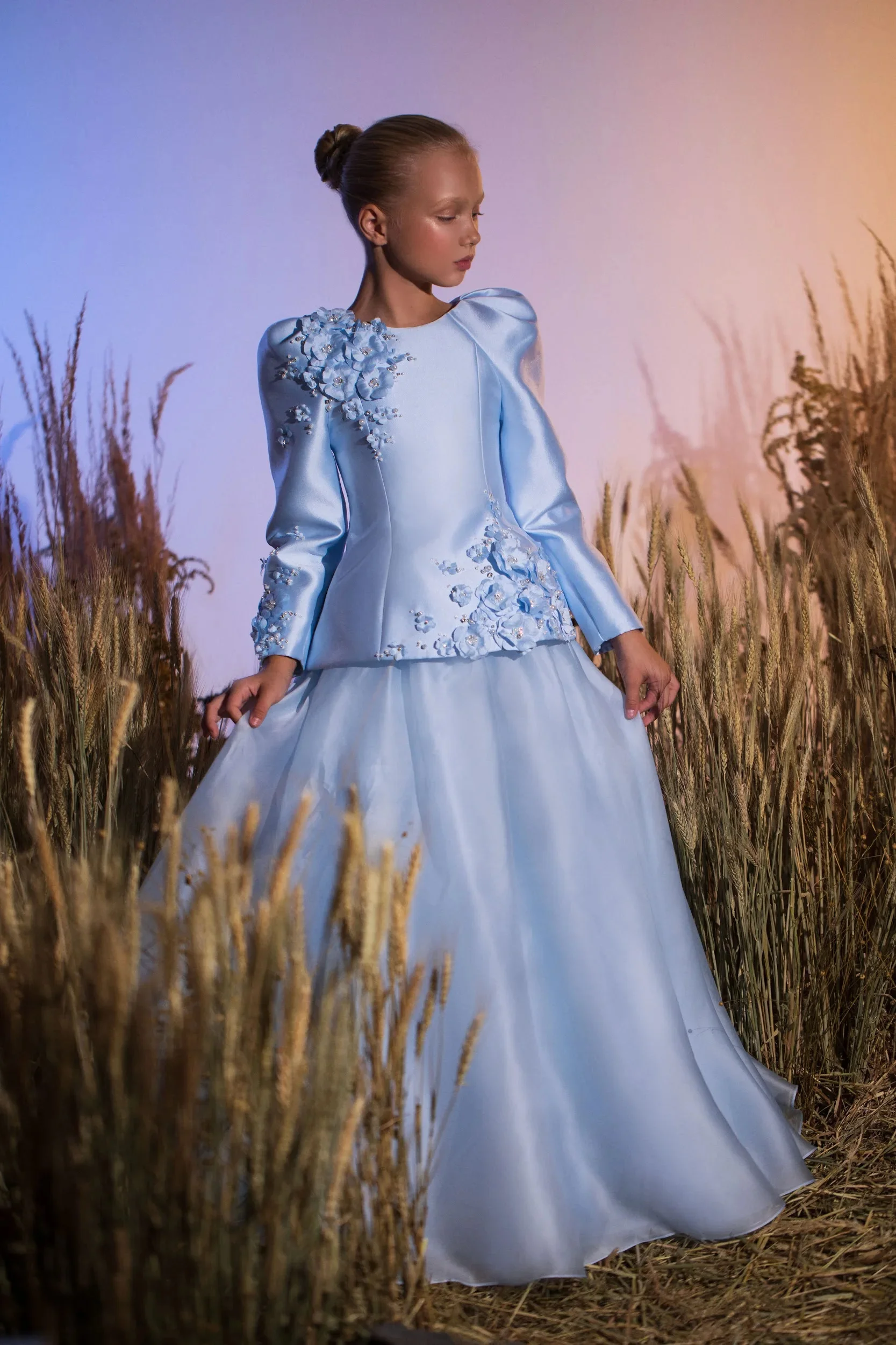 ที่กําหนดเองสีฟ้าชุดสาวดอกไม้สําหรับงานแต่งงานซาตินA Ppliquesดอกไม้สง่างามเด็กวันเกิดพรรคชุดจัดเลี้ยงอย่างเป็นทางการ