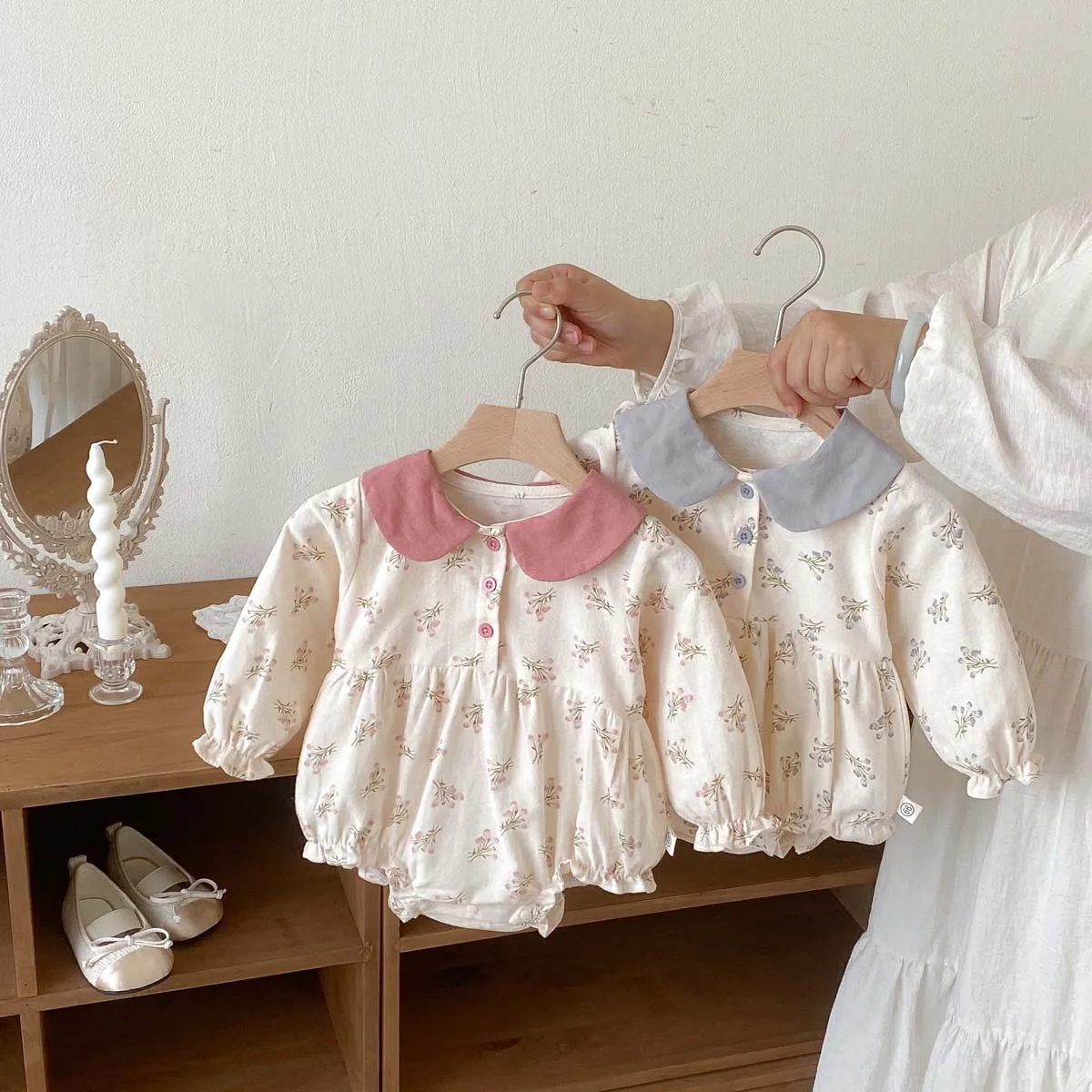 

Korean autumn baby girl sweet and cute floral long sleeve jumpsuit, baby girl sweet doll collar jumpsuit, very suitable for goin