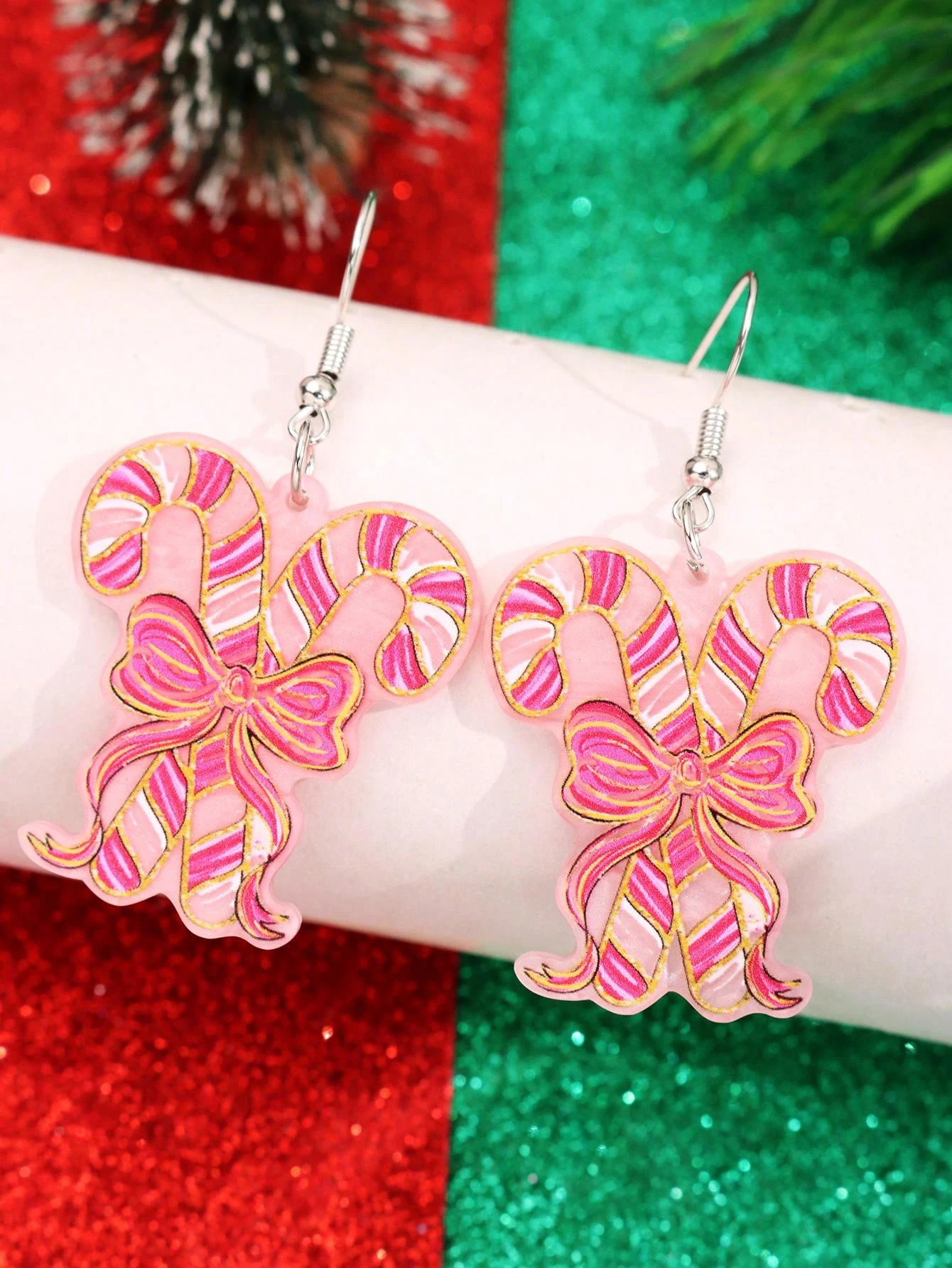 1 par de lindos y elegantes pendientes con forma de bastón de caramelo navideño de color rosa perlado, adecuados para fiestas navideñas