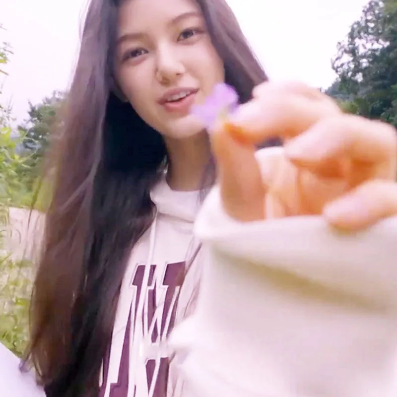 NewJeans دانييل مبطن بالصوف مع قلنسوة سترة مفتوحة فضفاضة تناسب الشارع نمط الهيب هوب الاتجاه القطن تي شيرت لربيع الخريف...