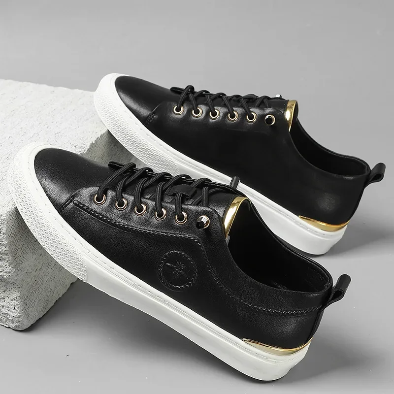 

Новые мужские повседневные туфли из натуральной кожи, дизайнерские туфли на плоской подошве для скейта, крутые туфли без шнуровки для молодых людей