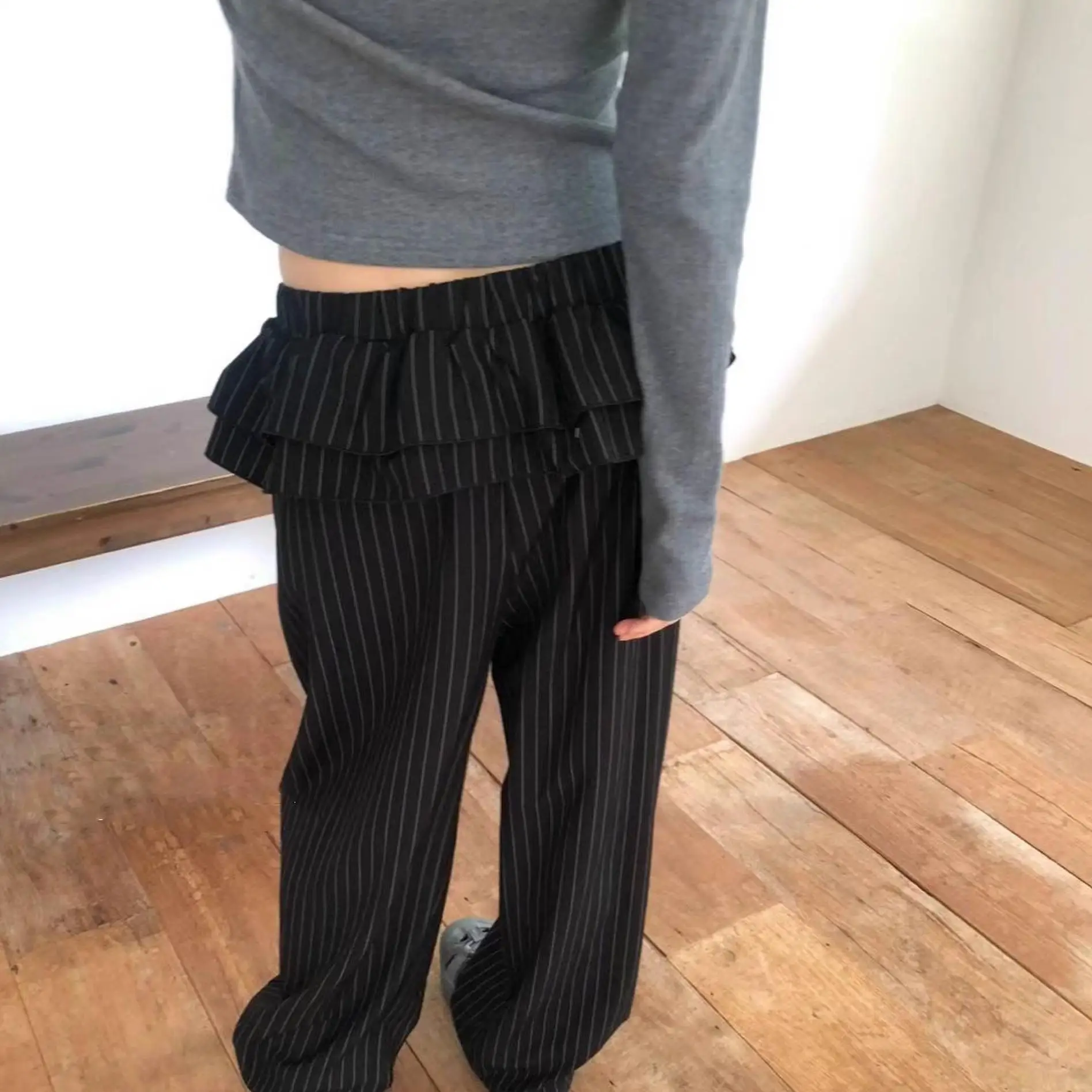 ชุดเซ็ตเสื้อท่อนบนลูกไม้ลายเค้กแบบสองชิ้นหลอกๆ สไตล์ลำลอง ดีไซน์พิเศษ ลายทาง ทรงหลวม เอวสูง ขาตรง เหมาะสำหรับใส่ไปทำงาน