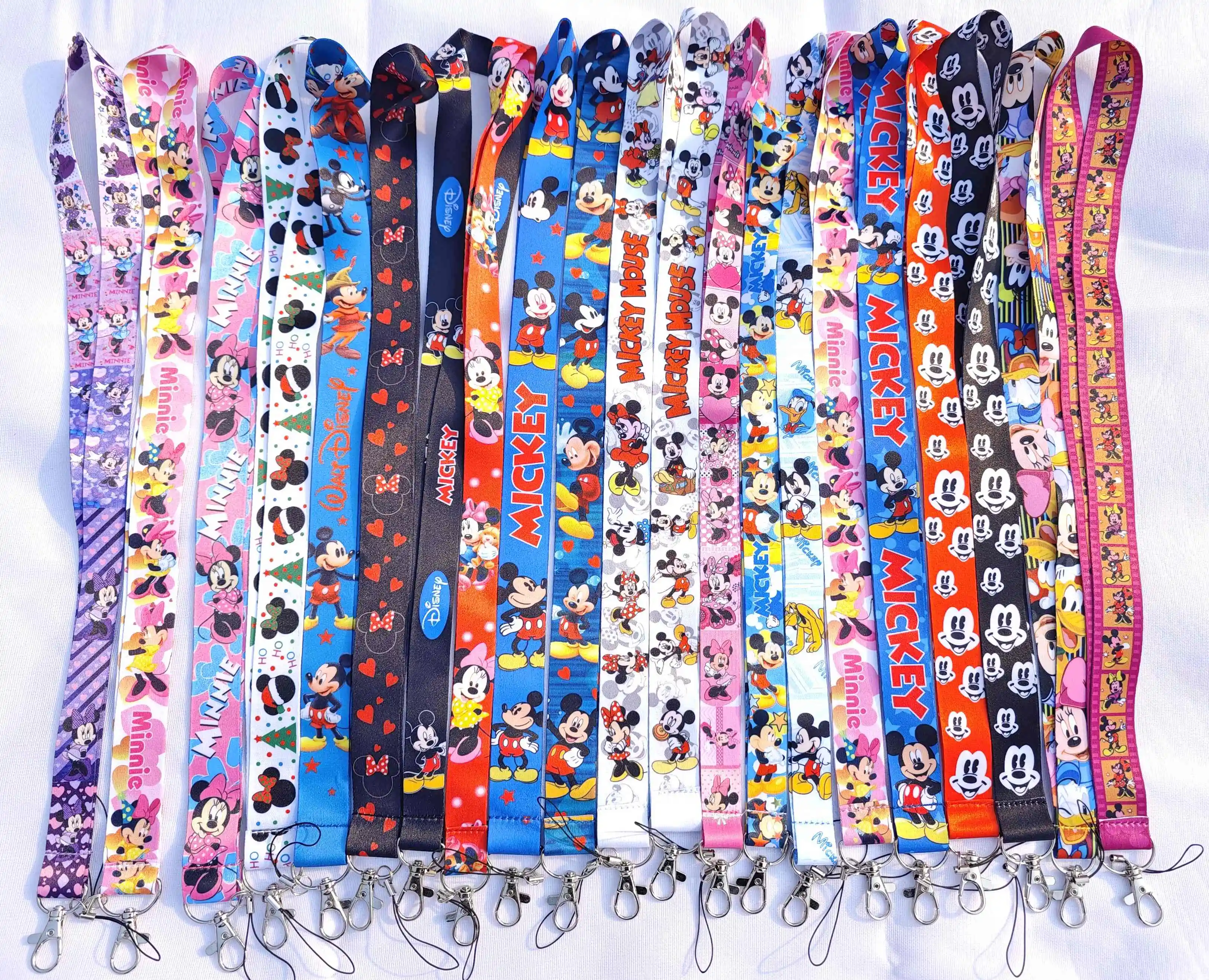 POP MART Disney-cordón para llaves de Mickey Mouse, soporte para insignia de identificación, correas para el cuello con llavero, accesorios para teléfono, venta al por mayor