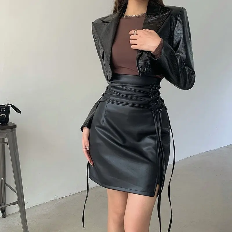PU-skinned Skirt for Women, Black High-waisted Slits, Hip-hugging Hot Girl Short Skirt, New Straps, Slimming Skirt