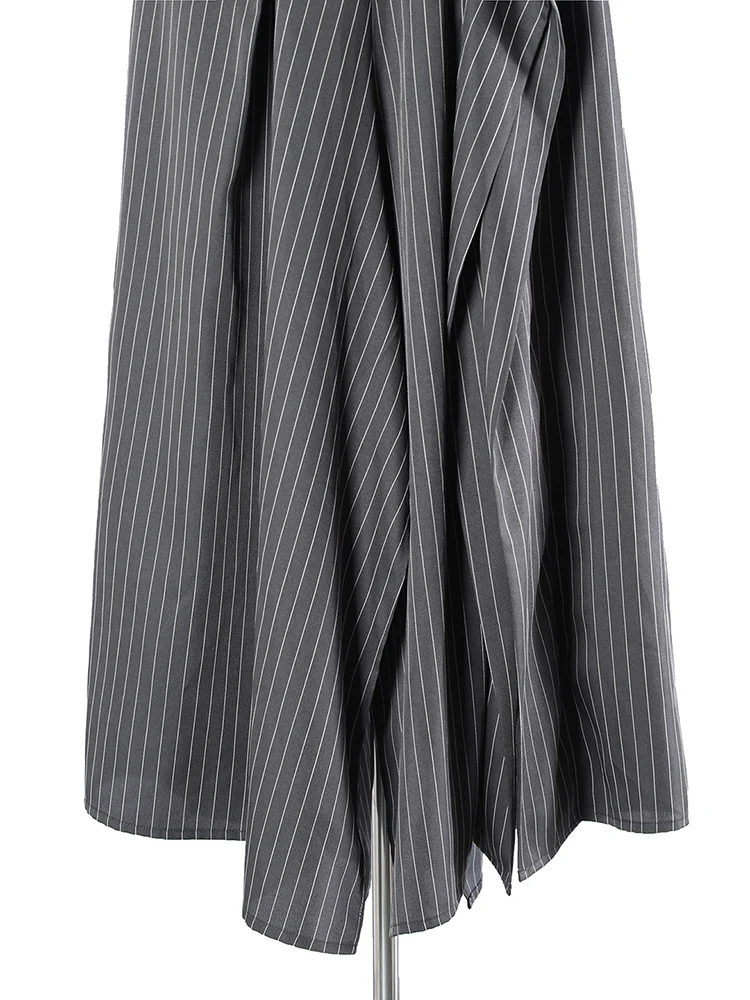 [EAM] High Waist Gray Striped Irregular Pleated Elegant A-line Half-body Skirt Women Fashion Tide New Spring Autumn 2026 1DJ7864
