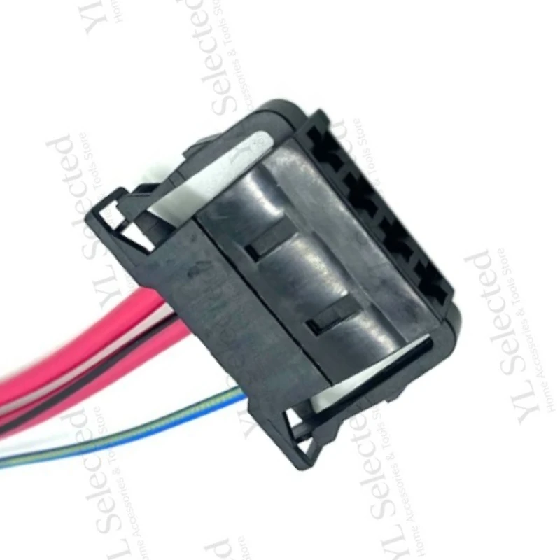 Suitable for E90 E92 318 320 325 328 335 520525 air conditioning blower resistor plug