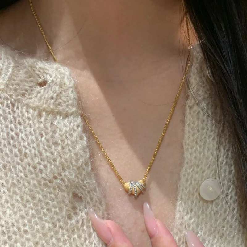 Vintage brushed stereoscopic inlay diamond heart-shaped necklace pendant charms exquisite collar chain wedding jewelry