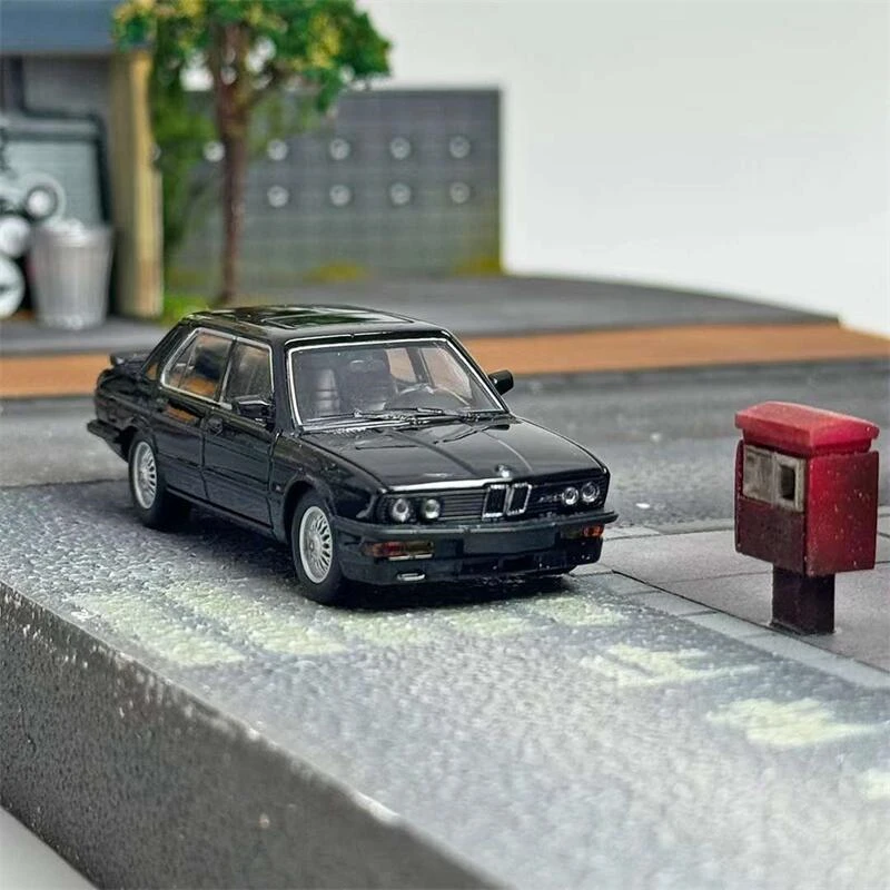 King Model 1:64 M5 E28 limited 999 Diecast Model Car