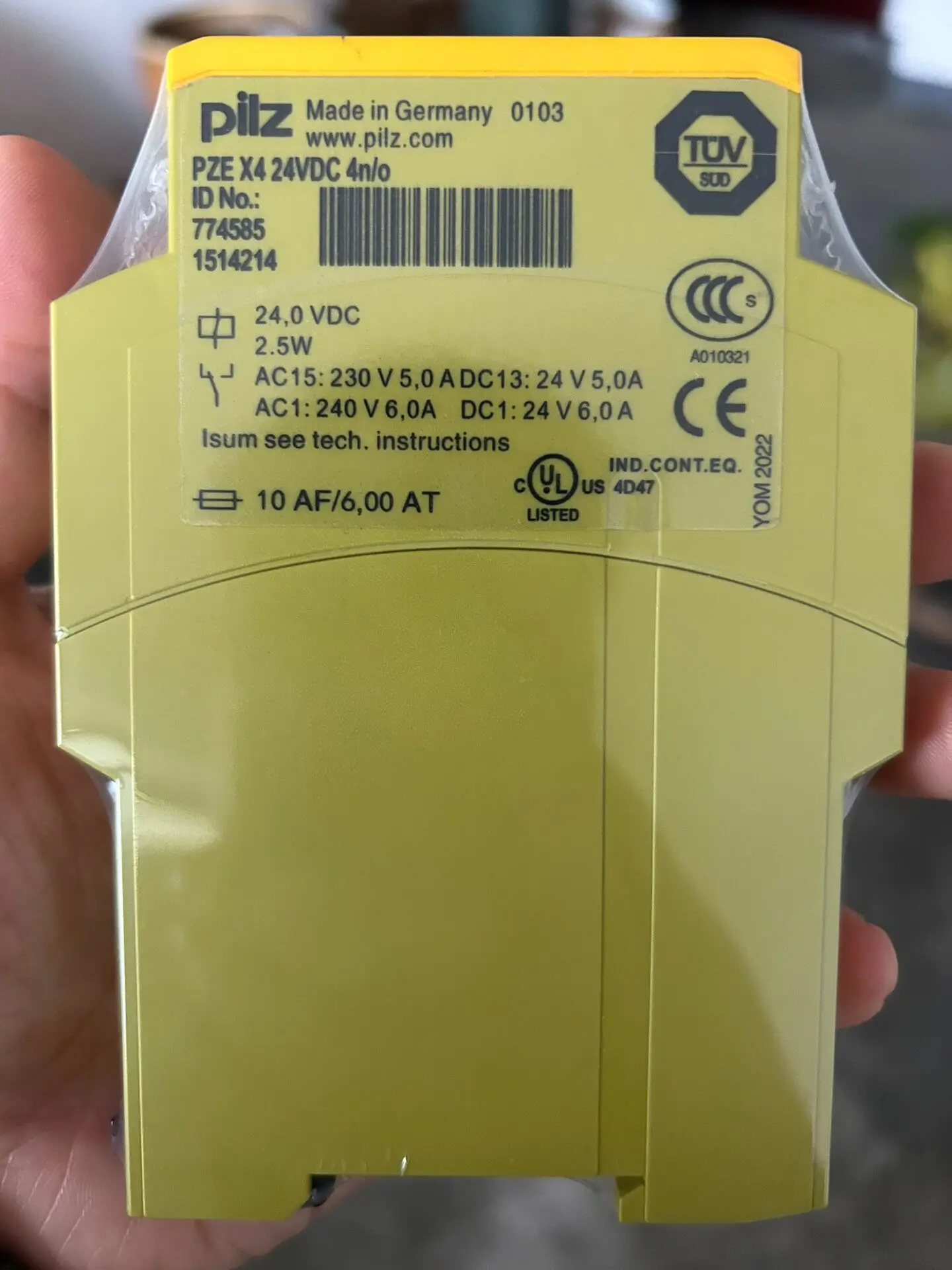 Pilz Safety Relay X4 Material Number: 774585 in Stock