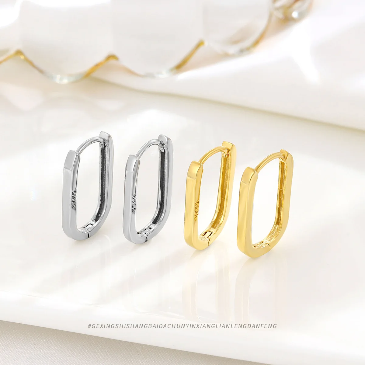 Fashionable s925 sterling silver geometric oval-shaped ear hoops for ladies with aesthetic taste and distinctive style