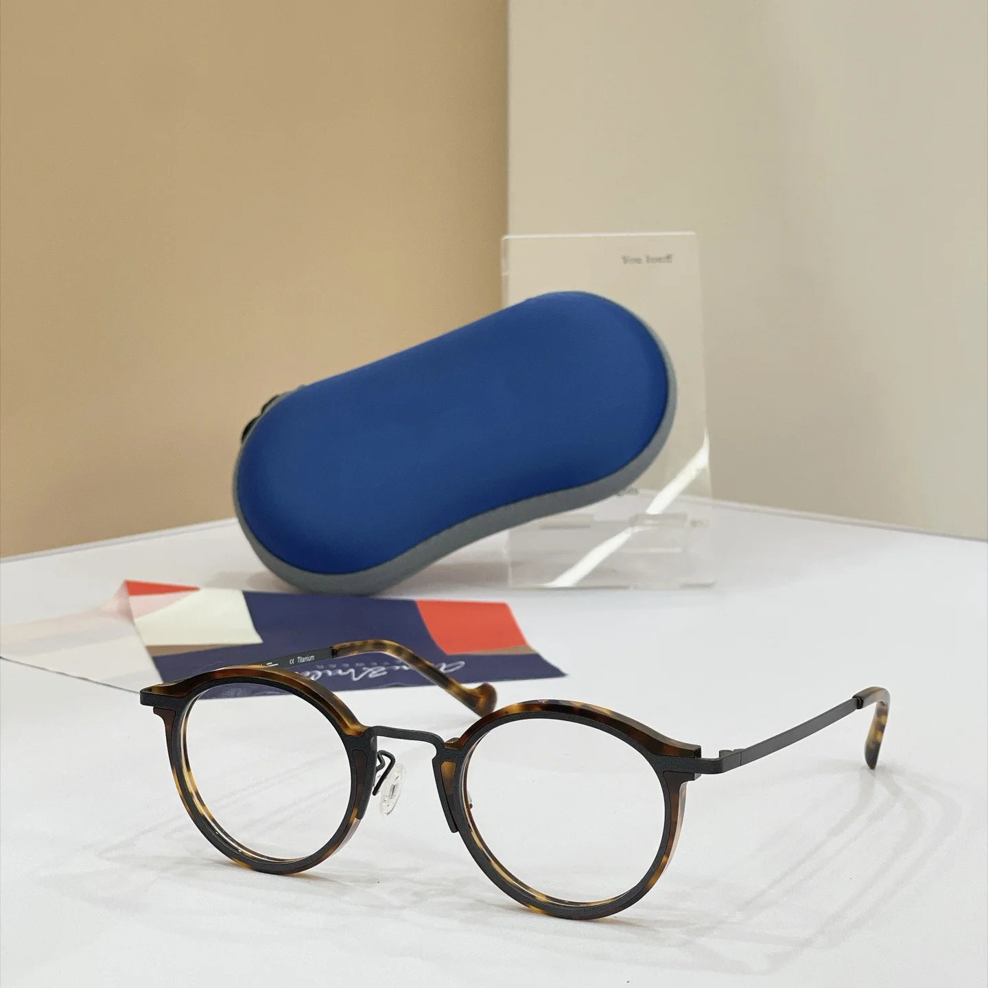 M.5 French Artistic Round Glasses, Premium Layered Acetate Frame with Metal Detail, Designer Eyewear for Unisex