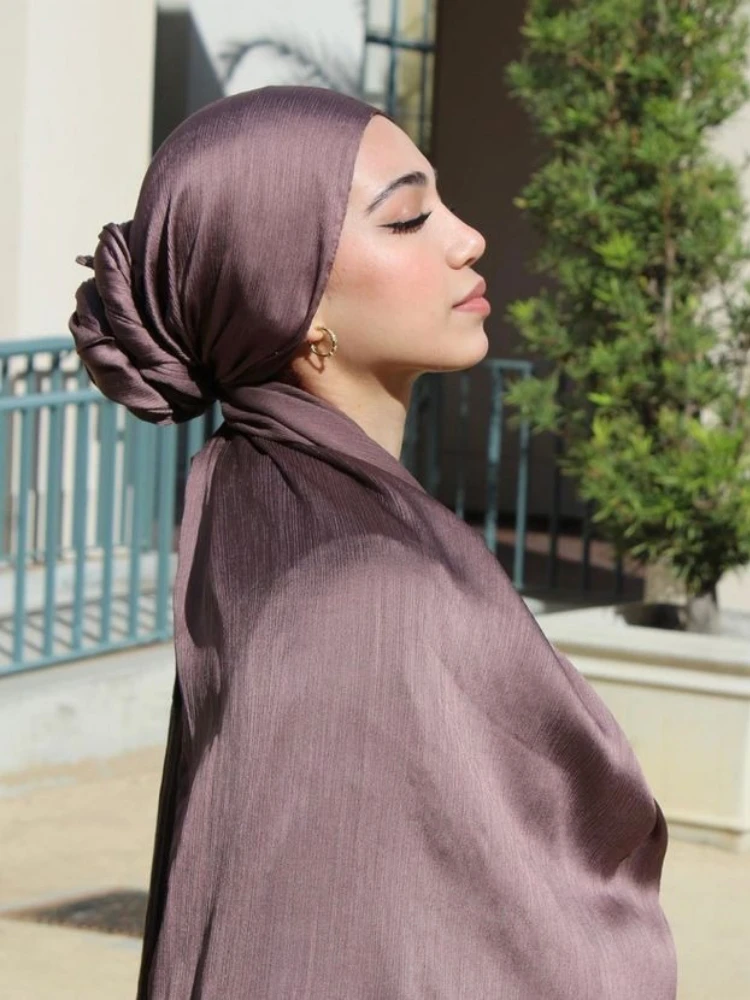 48 colori Raso Piega Sciarpa Hijab Scialle di chiffon Pianura Donne musulmane Hijab Breathab Islam Donne Turbante Sciarpa a pieghe Ramadan