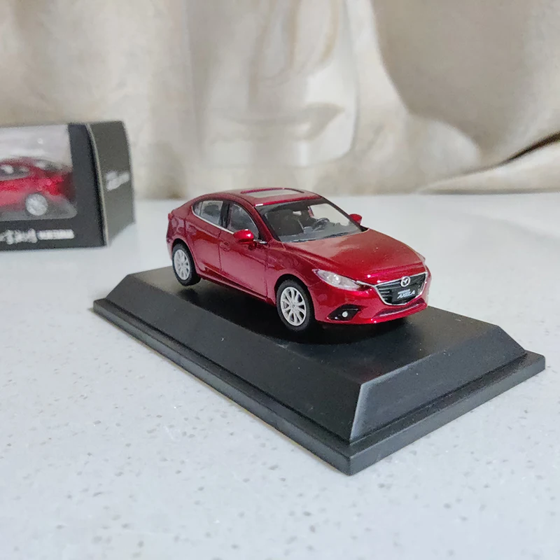 1:43 Scale Mazda 3 AXELA Simulation Alloy Car Model Diecast Toy Collection Souvenir Ornaments Display Decoration Boys Toys