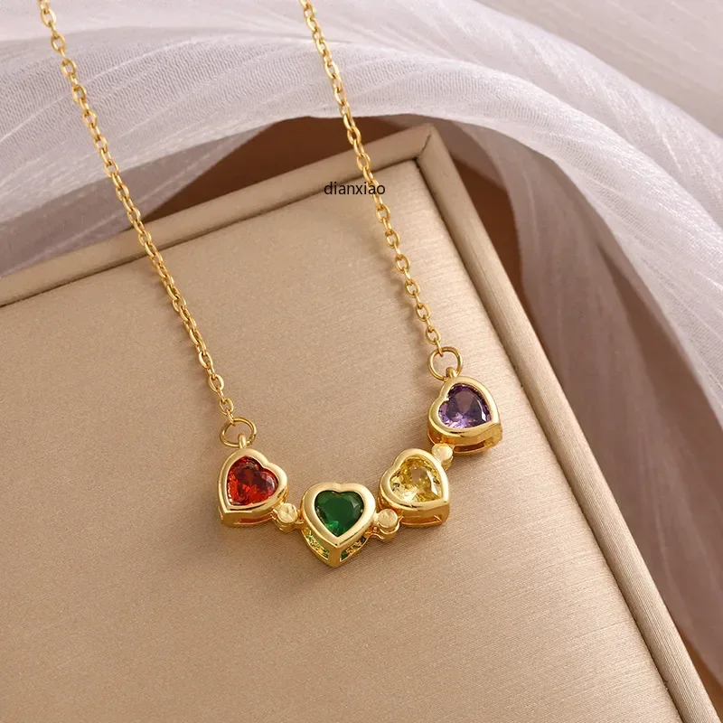 Design in malachite in stile coreano, collana con pendente a quadrifoglio da donna alla moda e di nicchia