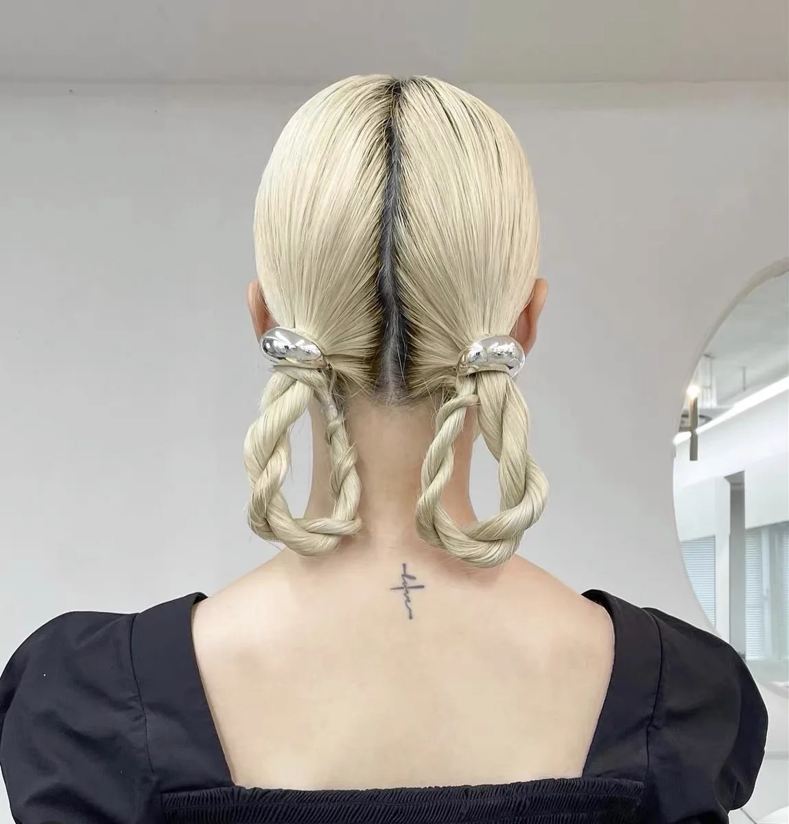 シルバーカラーの金属アーク金属ヘアスタイリングツールヘアアクセサリーミニマリストヘアスティック女性のためのヘアピンバレッタ髪型 2022