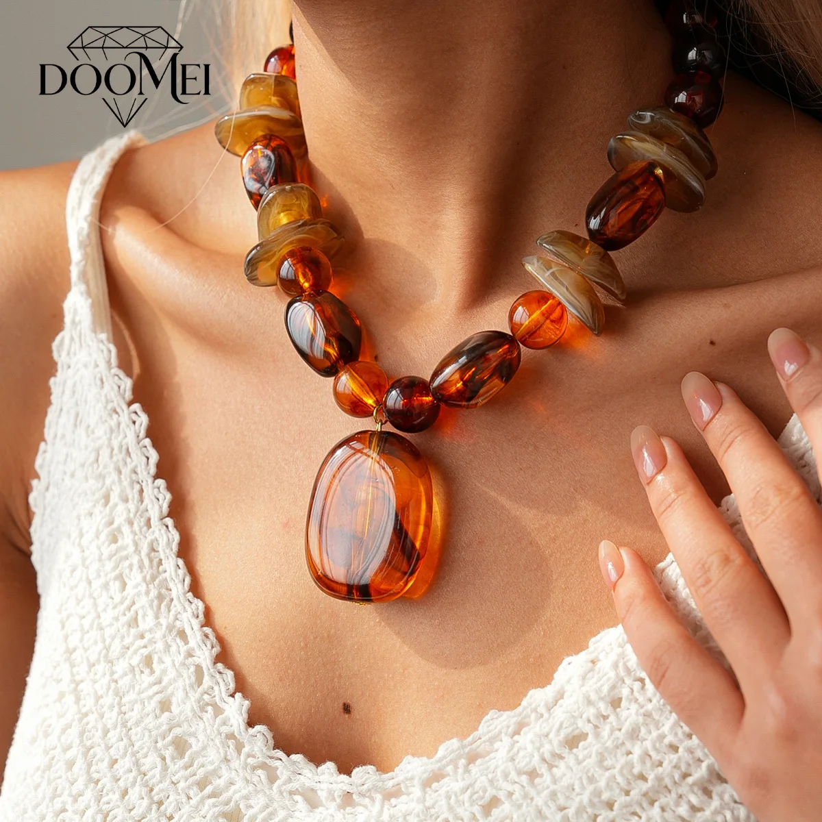 DOO MEI Vintage Amber Resin Beaded Necklace for Women Beads Pendant Necklace Beach Vacation Party Statement Fashion Jewelry