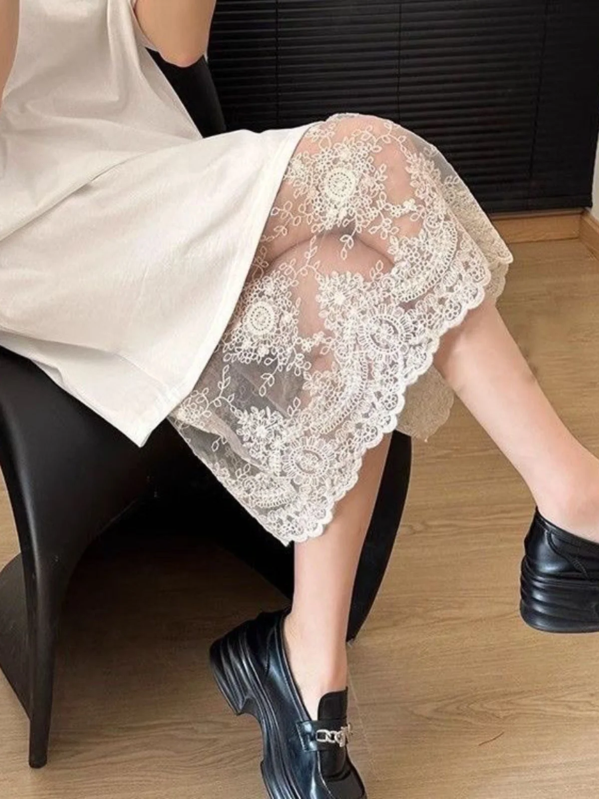 

Ретро-юбка миди с кружевными вставками и вырезами, сексуальный дизайн с цветочным узором, универсальная, А-силуэт, с завышенной талией, для повседневной носки