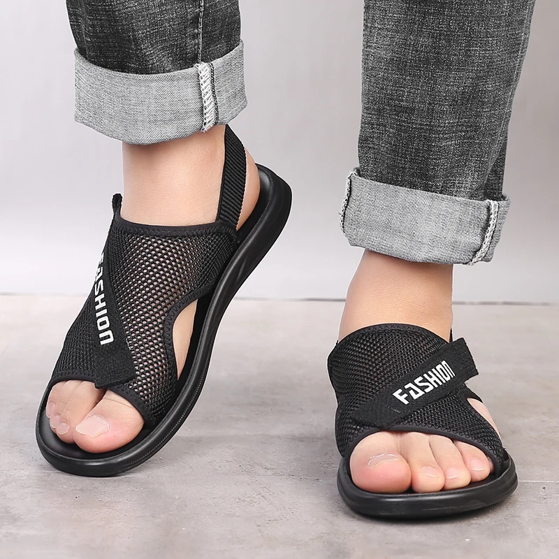 

Новые летние модные универсальные дышащие легкие удобные повседневные пляжные сетчатые тапочки для двух видов одежды для мужчин