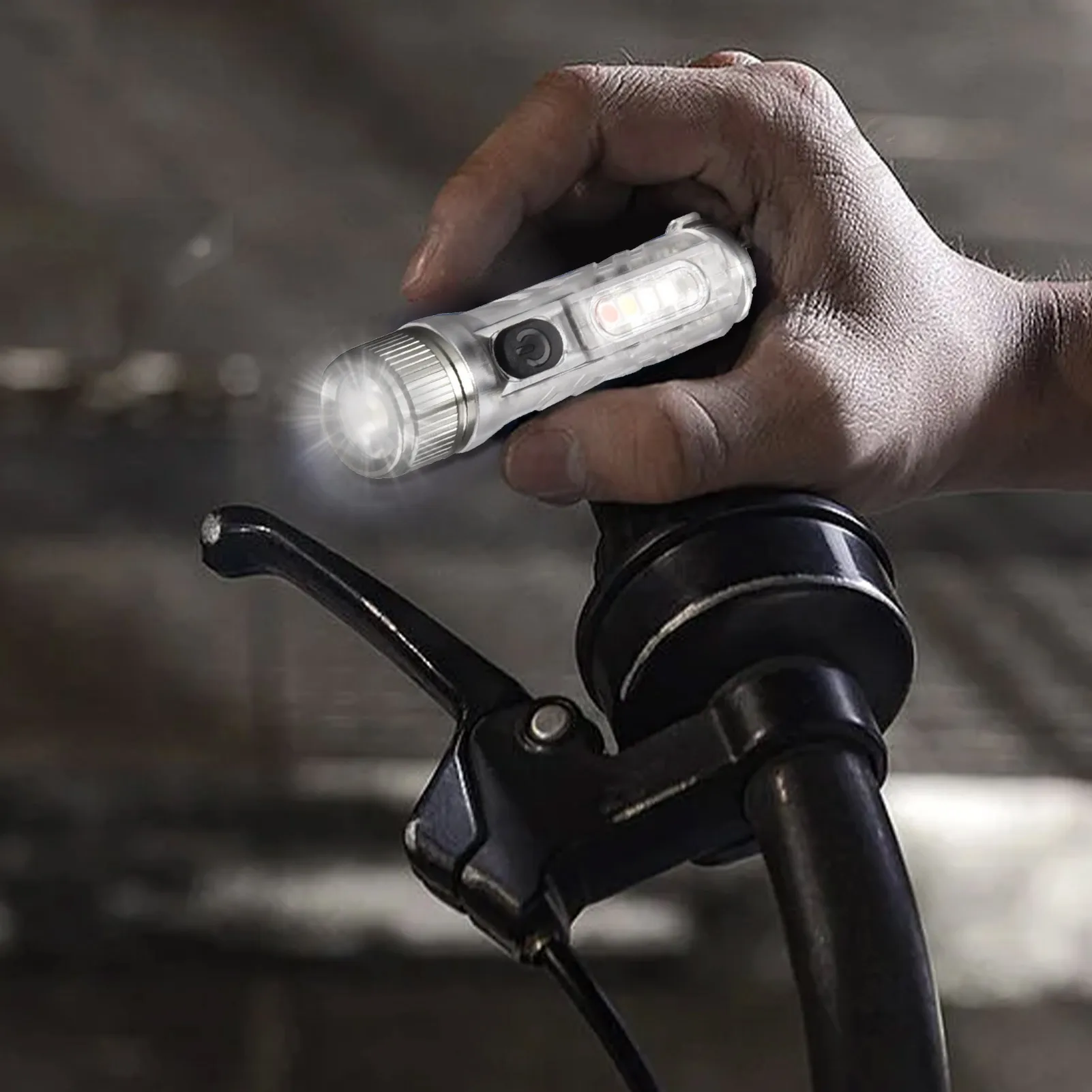 Mini torcia LED portachiavi luci Flash con porta di ricarica rapida tipo-c Mini torcia con porta di ricarica rapida tipo-c per