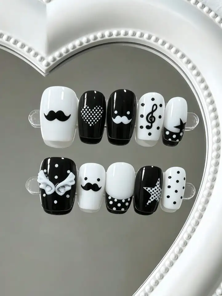 10 piezas de uñas postizas hechas a mano, cortas y cuadradas, de cobertura completa, con colores contrastantes blanco y negro, bigotes, corazones, notas musicales, estrellas pintados a mano y decoraciones 3D de pequeñas alas, estilo dulce y cool, para mujeres y niñas, perfectas para vacaciones de verano, graduación y atuendos personalizados, también ideales como regalo, incluye 1 pegamento tipo gel y 1 lima de uñas 2