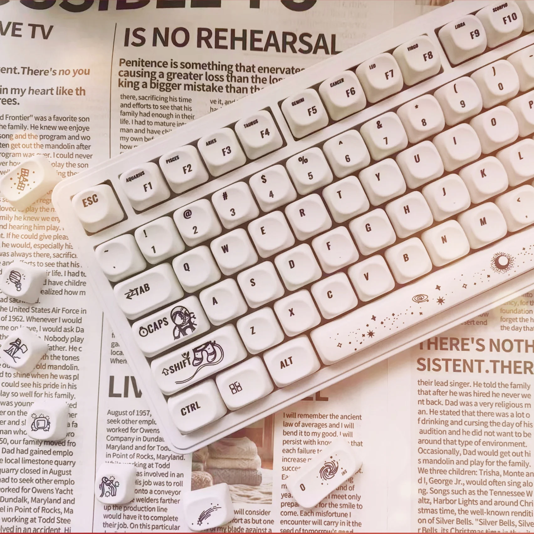 

130 Keys Astronaut MOA Profile PBT Keycaps Five Sided Dye Sublimation Keycaps for Cherry MX Switch Gaming Mechanical keyboard