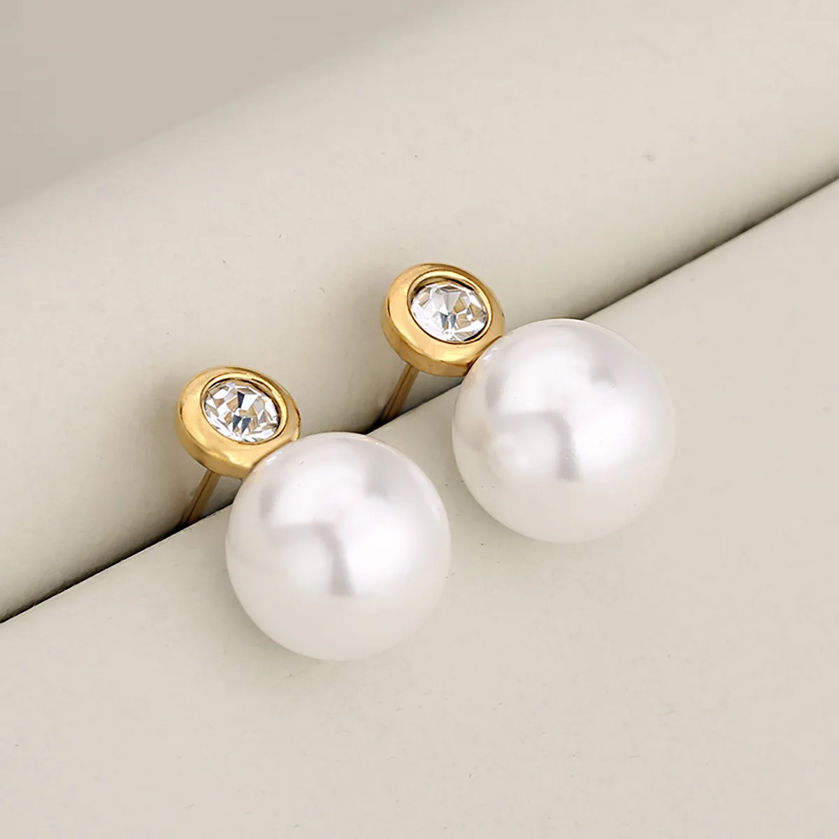 Premium Texture Light Luxury Metal Texture Palace Style Oval Pearl Stainless Steel Earrings for Women, Commute First Choice