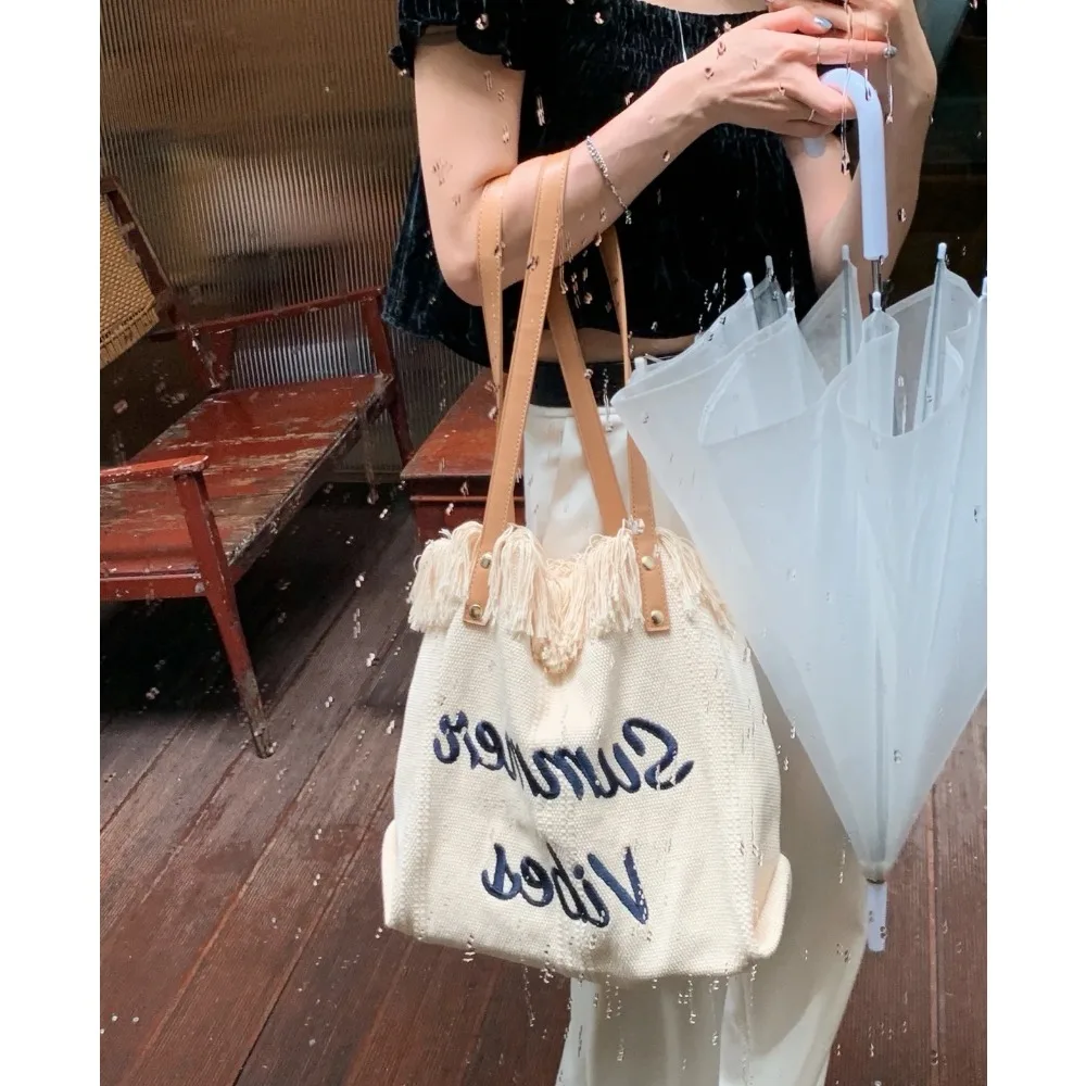 

Large-capacity literary and leisure tote bag women's summer new fashion trendy woven bag high-end shoulder bag