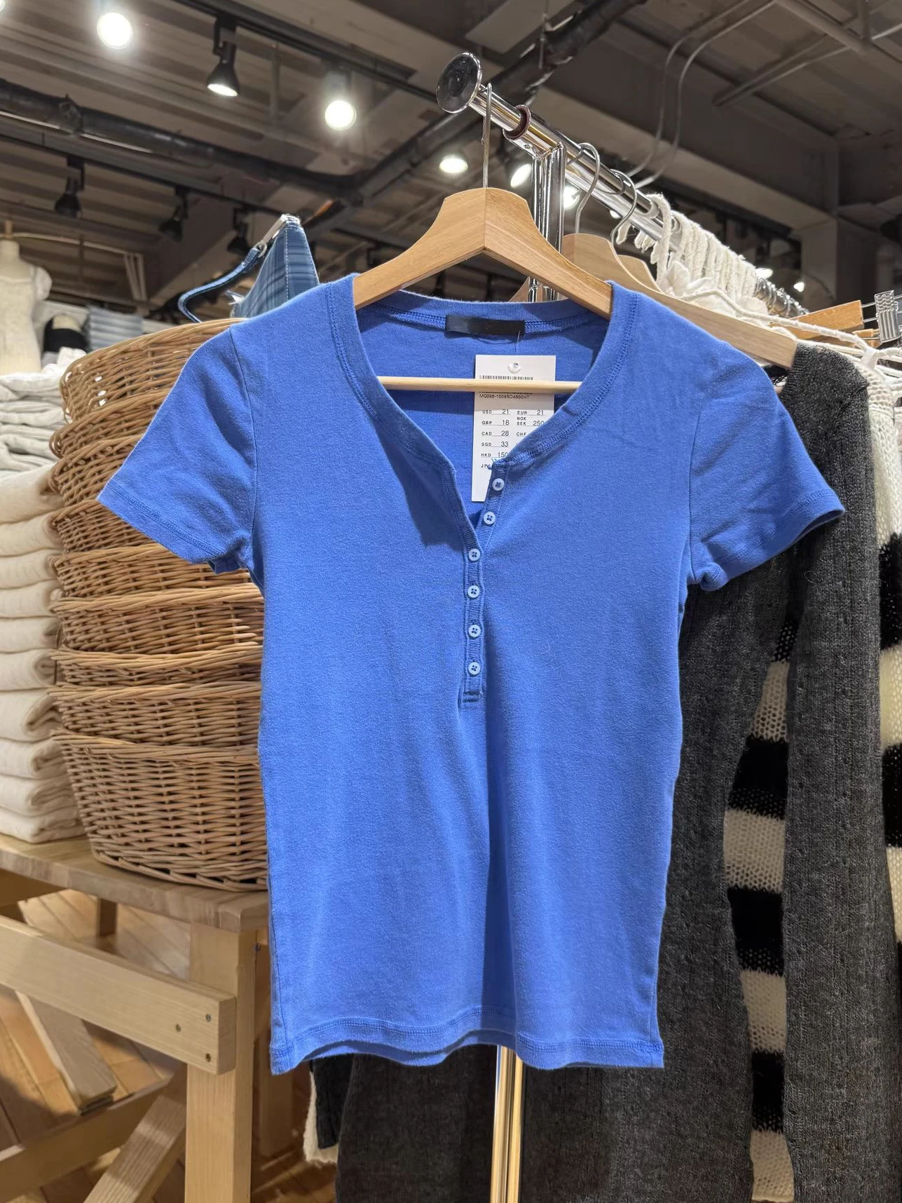 Kurzarm-T-Shirts mit sechs Knöpfen für Damen, Sommer, O-Ausschnitt, Baumwolle, schmal geschnitten, lässig, schlicht, einfarbig, vielseitig kombinierbar, neu