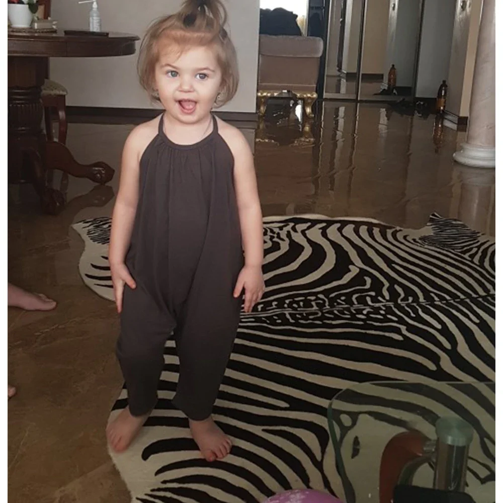 2025 طفل الفتيات الصيف بذلة ملابس الاطفال الطفل الصلبة القطن أبلى ارتداءها الأطفال سراويلي حريمي حزام Backle قطعة واحدة