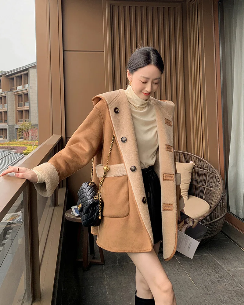 2024 Sheep on both sides, wearing a lamb wool jacket for women, all wool composite fur and fur integrated fur hood, medium lengt