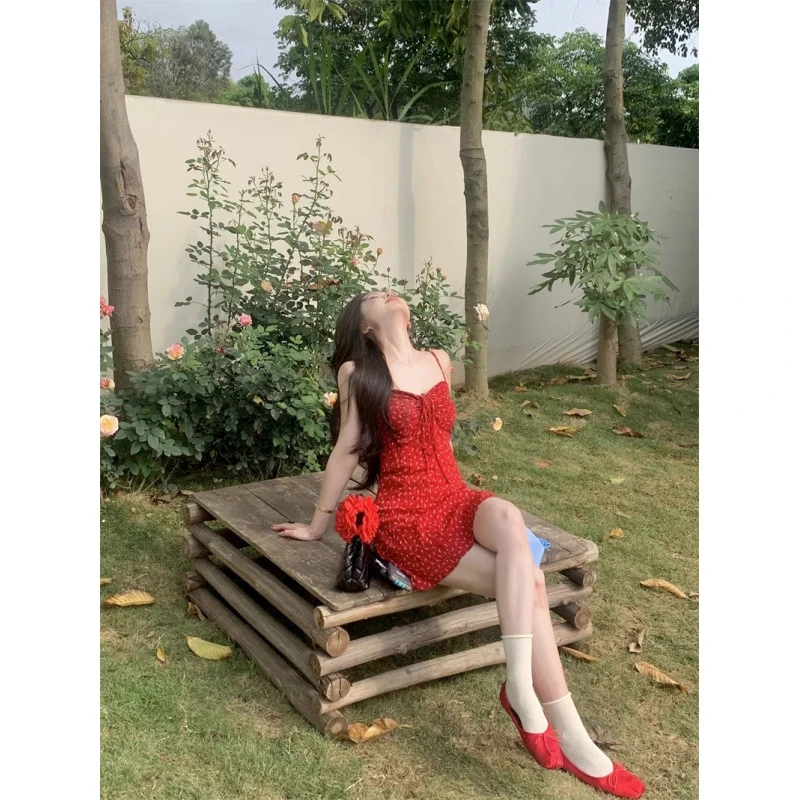 

Ретро-платье для девушек в стиле Hot Girl, плиссированное, красное, на бретельках, женское, летнее, для отпуска, приталенное, с завышенной талией, А-силуэт, короткая юбка