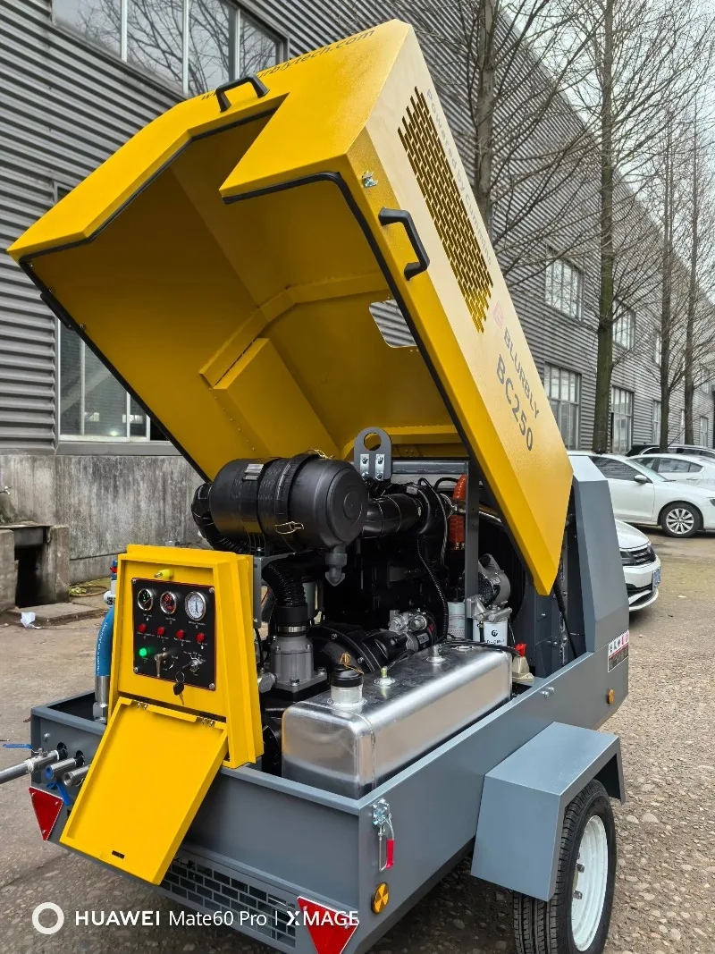 ضبابي كفاءة عالية توفير الطاقة 250 Cfm 60KW ضاغط الهواء المسمار المبرد منخفض الضوضاء لمضخة حفر الصخور بالديزل بالطاقة