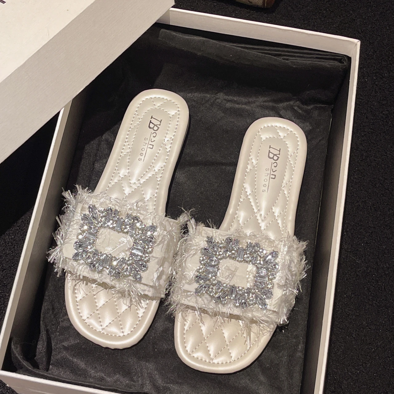 

Flat slippers for women 2025 summer new rhinestone viral one-strap sandals trendy on Instagram