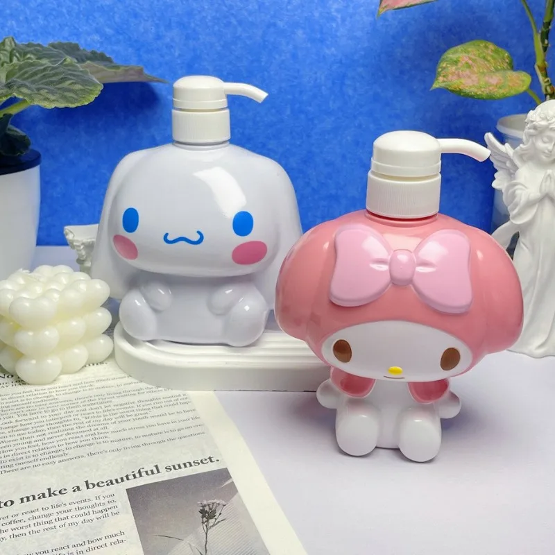 Niedliche Seifenspender mit Hello Kitty-Figur, tragbarer Reisespender, leere Duschgel-Flaschen, Badezimmer, Anime-Waren-Dekoration