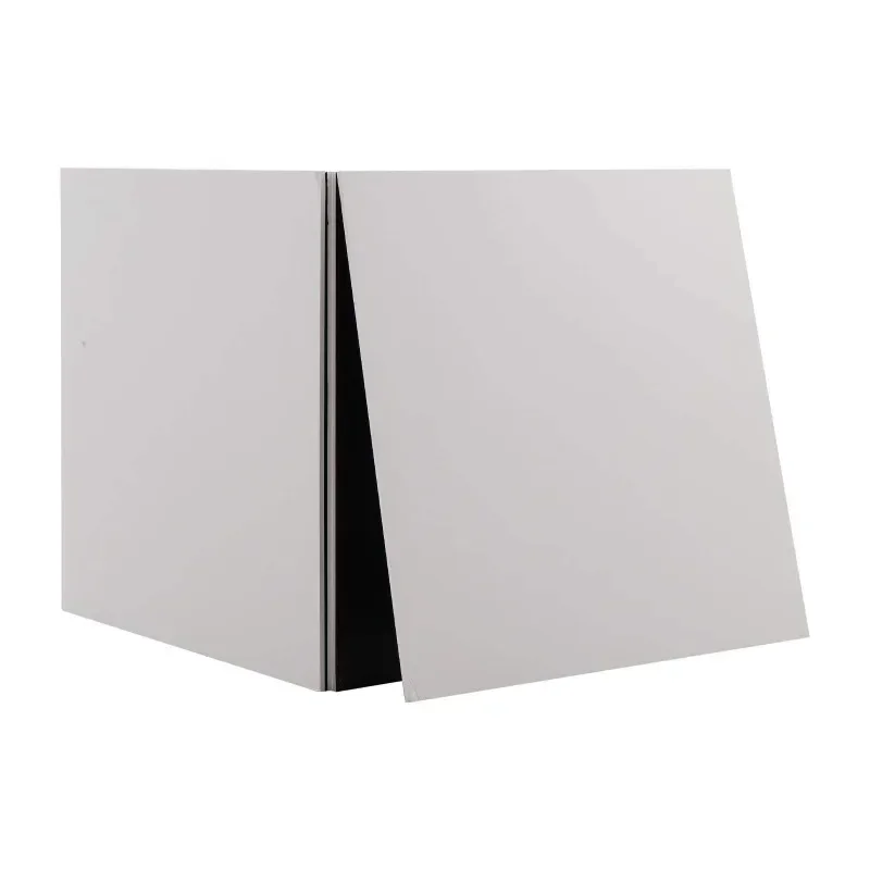 Thickened foldable photographic cardboard reflector