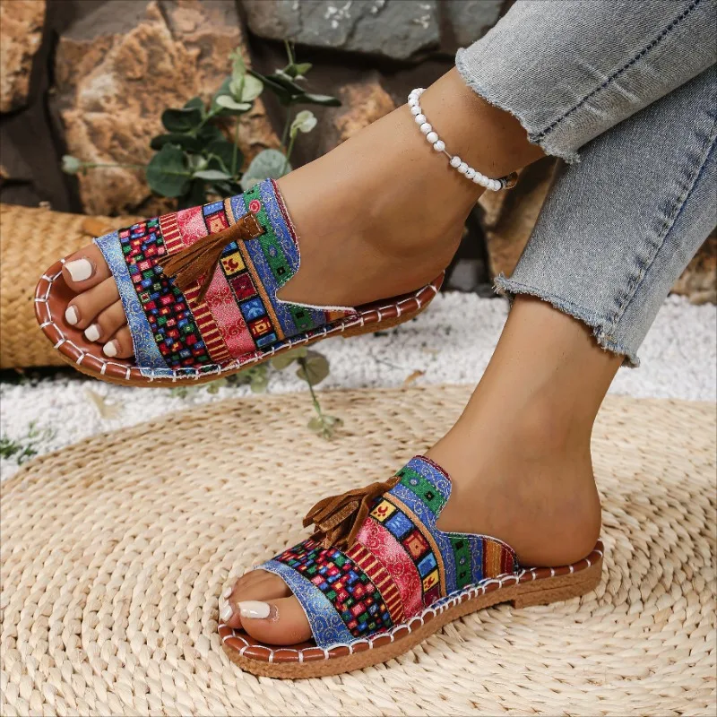 Pantofole con nappe stile nazionale per donna 2025 Primavera ed estate Nuove mezze pantofole con punta aperta in sughero piatto versatile retrò Taglie forti