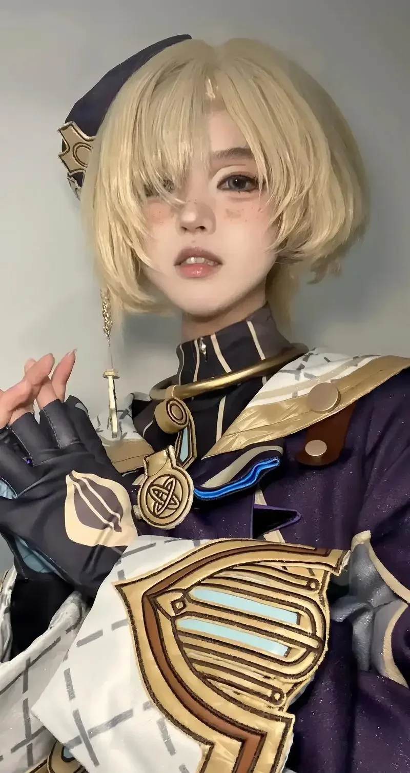 مجموعة كاملة من أزياء ألعاب الرسوم المتحركة التأثيرية من CosplayGenshin Impact Freminet، قبعة شعر مستعار، ملابس حفلات الهالوين