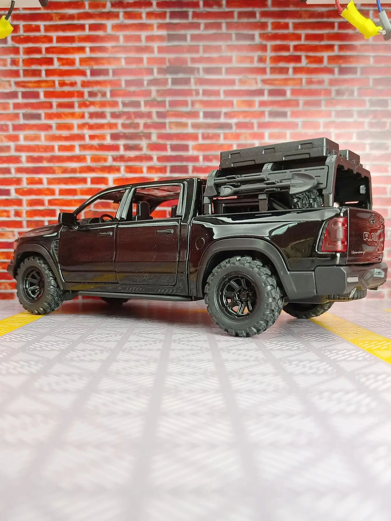 1:32 RAM MAMMOTH Pickup Hoge Simulatie Diecast Metaallegering Model auto Geluid Licht Trek Collectie Kinderen Speelgoed Geschenken