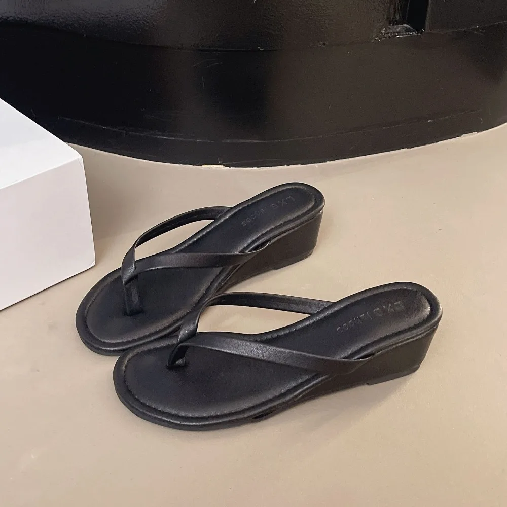 Slippers for Women Wear Black Toe Flip Flops Women's 2026 Summer New Versatile Slope Heel Thick Bottom Sandals Women Slippers