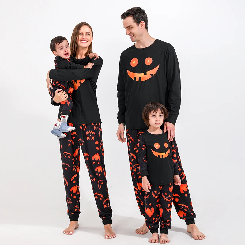 New Halloween Family Pajamas 2024 Fashion Pumpkin Print Cozy Fabric Halloween Family Matching Parent-Child Set Cute Baby Clothes